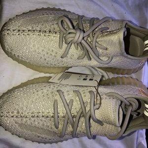 Yeezy boost 350 V2 light